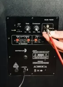 (Built-in amplifier) The connections of a powered party speaker